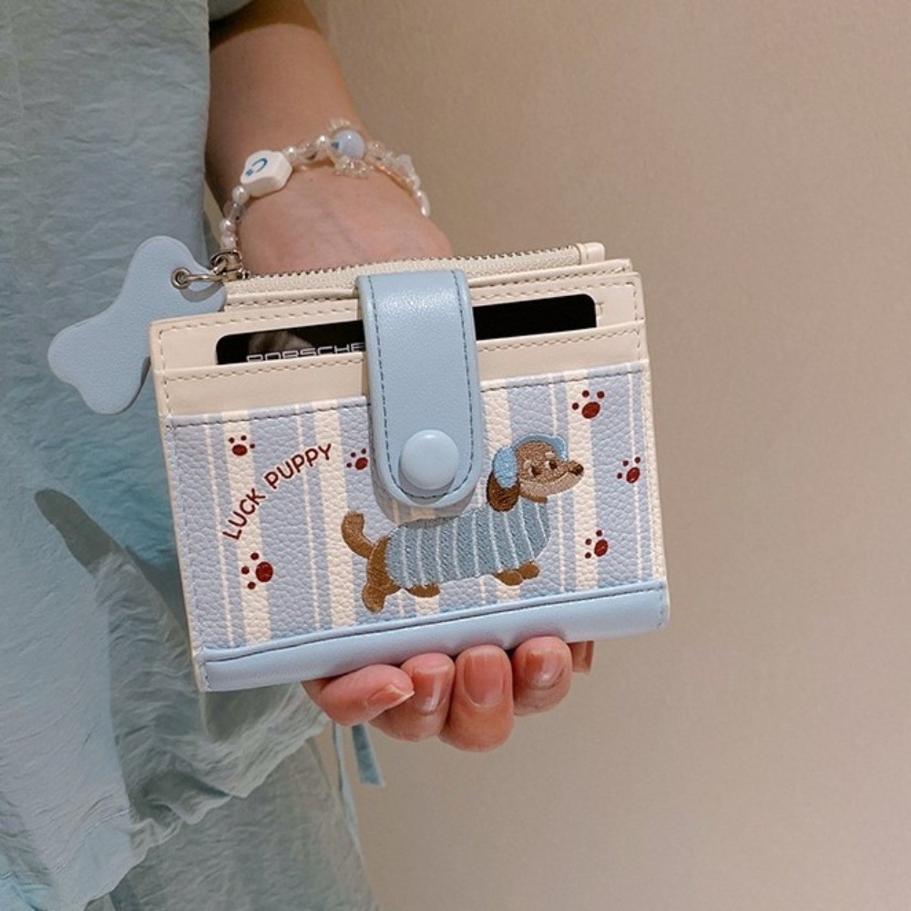 Embroidery Wallet - กระเป๋าสตางค์แบบสั้นปักลายสุนัขดัชชุนด์สไตล์เกาหลี สีโดพามีน กระเป๋าใส่บัตรแบบซิป กระเป๋าใส่เหรียญลายการ์ตูนสุนัข วัสดุ PU