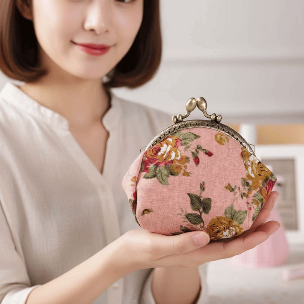 Embroidery Wallet - กระเป๋าใส่เหรียญแบบ Kiss Lock ป้องกันการสูญหาย ผ้าแคนวาสโพลีเอสเตอร์หนา กระเป๋าใบเล็กพกพาสะดวก
