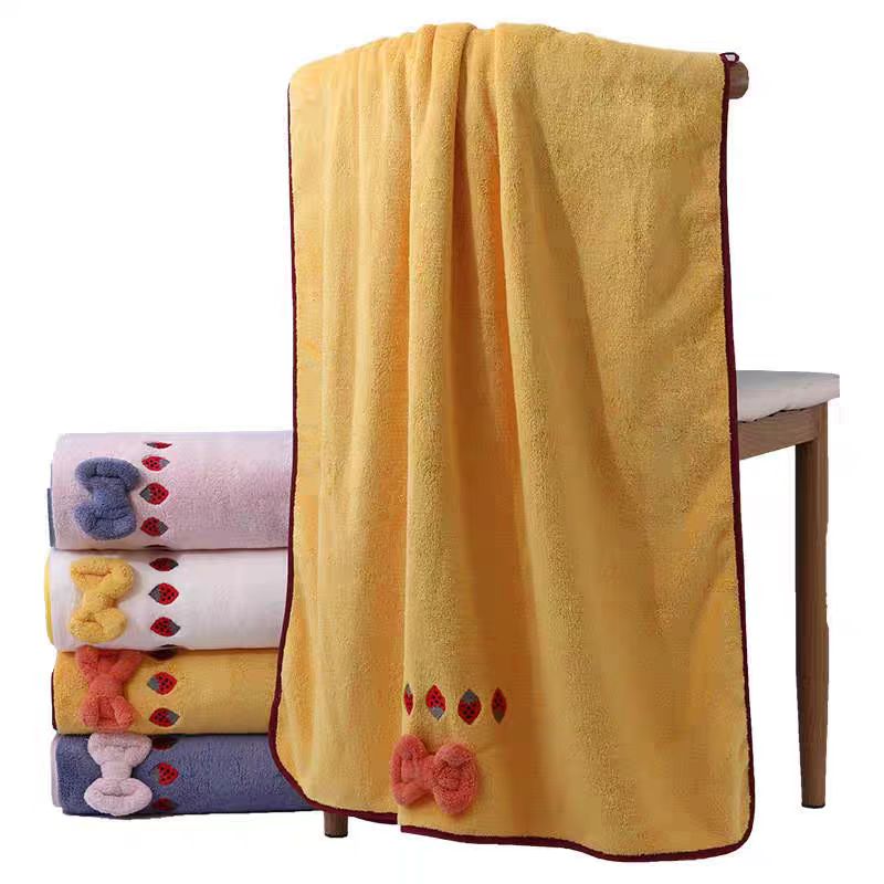 Embroidery Towel - ผ้าขนหนูอาบน้ำปักลายสตรอว์เบอร์รี 310 กรัม ขนาด 70*140 ซม.
