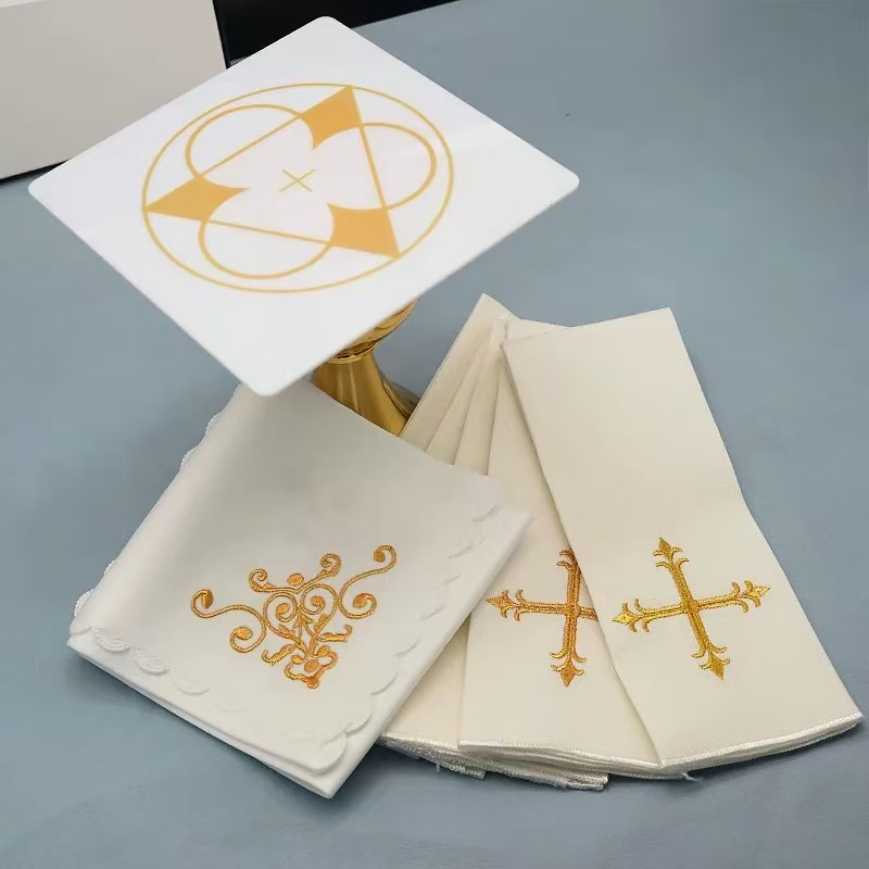 Embroidery Towel - อุปกรณ์บนแท่นบูชา ผ้าปูแท่นบูชาปักลาย ผ้าเช็ดมือสำหรับพิธีชำระบาป ผ้าก๊อซคาทอลิกแบบพับเก้าทบ งานฝีมือแบบดั้งเดิม อุปกรณ์สำหรับโบสถ์