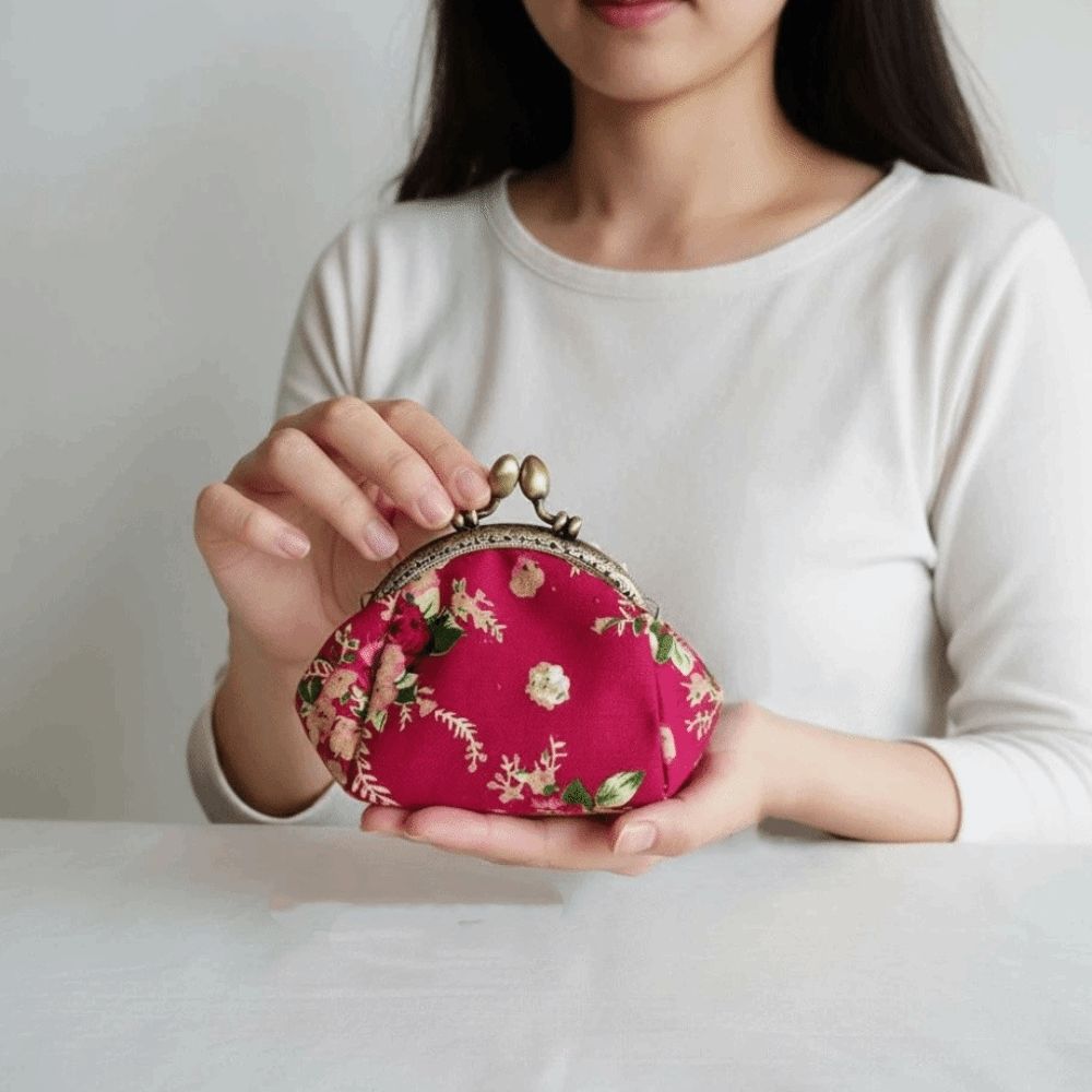 กระเป๋าใส่เหรียญแบบ Kiss Lock  - Embroidery Wallet บทวิจารณ์และราคา